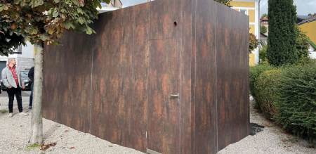 Opláštenie vonkajšej sauny nemusí byť nutne z dreva!