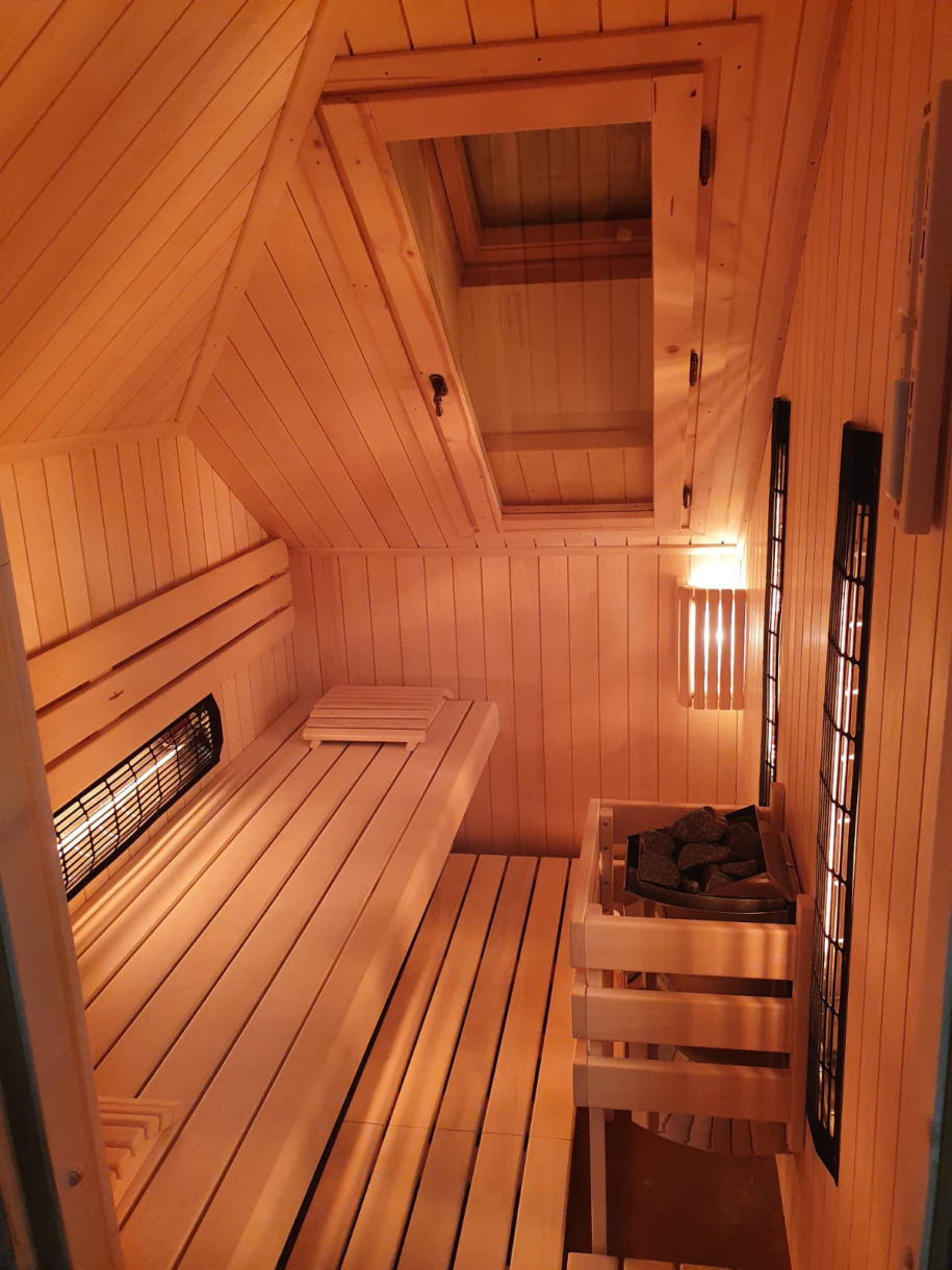 Presklená sauna gold