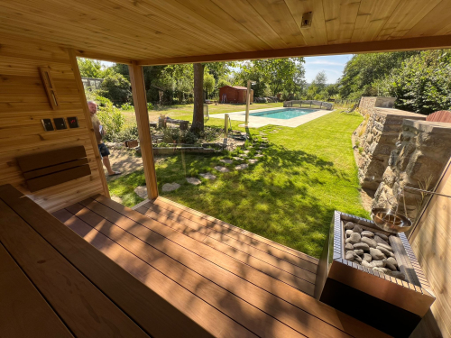Saunovanie na záhrade