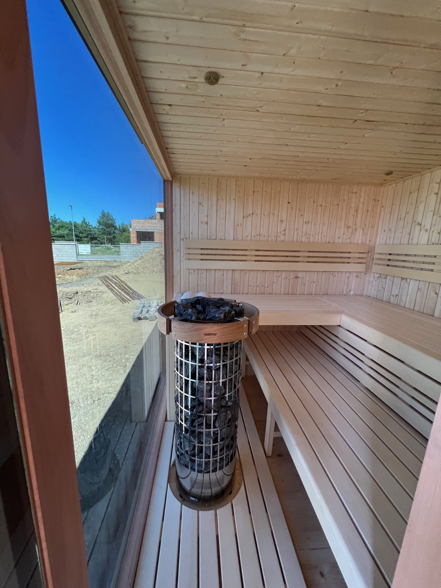 Vonkajšia sauna so sprchou a odpočivárňou